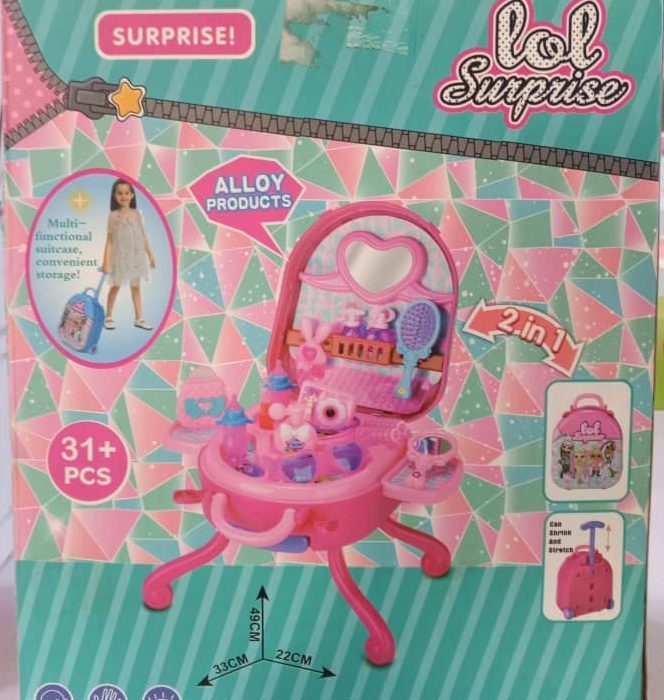 SUPRISE SUITCASE & DRESSER TOY