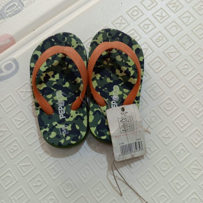 PEP&CO CAMO SLIPPERS (SIZE 5/6)
