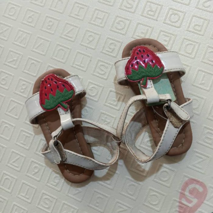 STAWBERRY BABY SANDALS 0 TO 3MONTHS