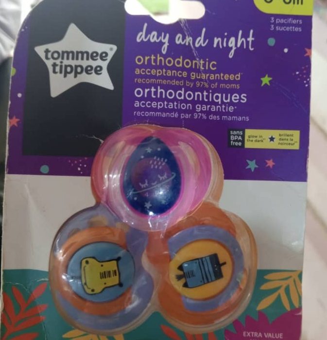 TOMMEE TIPPEE DAY AND NIGHT ORTHOPEDIC PACIFIER 0-6M